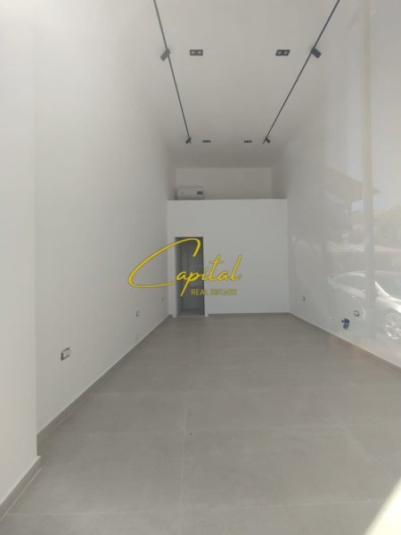 Tirane, jepet me qera dyqan Kati 0, 30 m² 450 € (ISH STACIONI TRENIT)