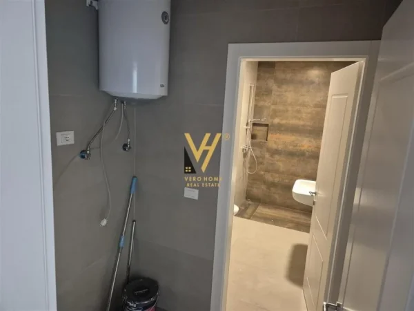 Tirane, jepet me qera zyre Kati 2, 127 m² 2.200 € (LIQENI ARTIFCIAL , RESIDENCA LAKEVIEW)