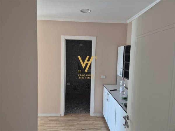 Tirane, jepet me qera zyre Kati 2, 127 m² 2.200 € (LIQENI ARTIFCIAL , RESIDENCA LAKEVIEW)