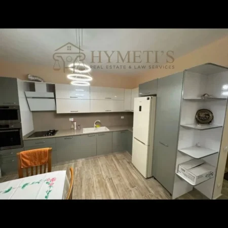 Tirane, jepet me qera apartament 3+1 Kati 4, 216 m² 3.000 € (Galeria ETC)