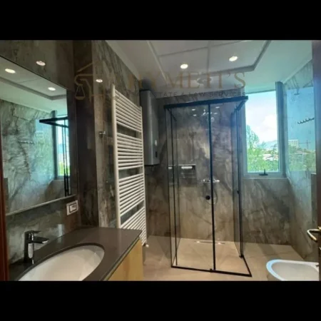 Tirane, jepet me qera apartament 3+1 Kati 4, 216 m² 3.000 € (Galeria ETC)