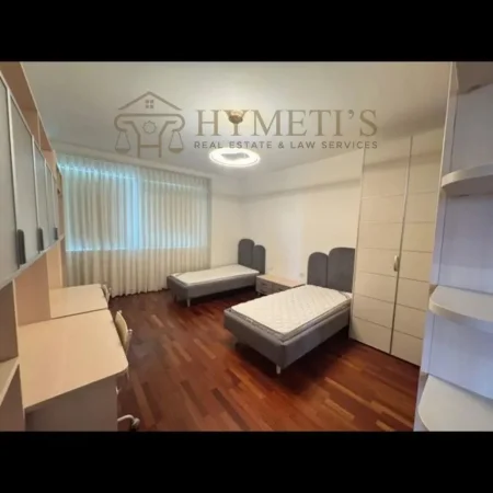 Tirane, jepet me qera apartament 3+1 Kati 4, 216 m² 3.000 € (Galeria ETC)