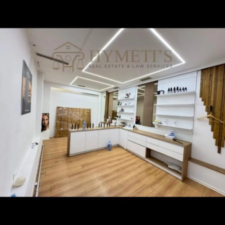 Tirane, jepet me qera ambjent biznesi , 110 m² 1.200 € (Ish-Parku Autobusave)