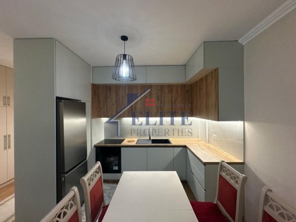 Tirane, jepet me qera apartament 2+1+Ballkon Kati 4, 96 m² 700 € (Don Bosko)