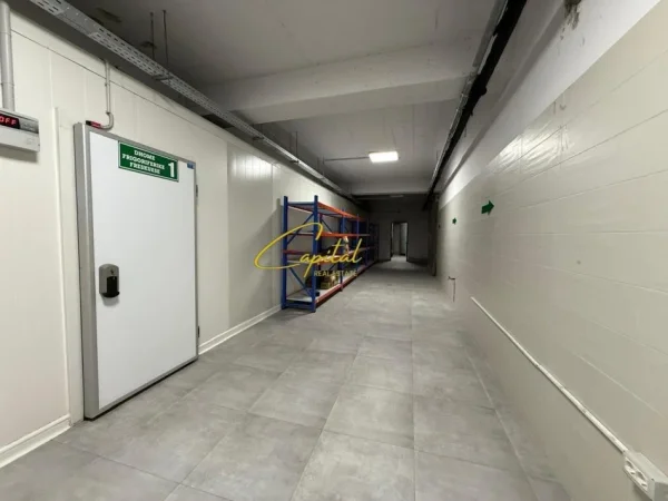 Tirane, jepet me qera magazine Kati 0, 1.200 m² 8.000 € (CASA ITALIA)