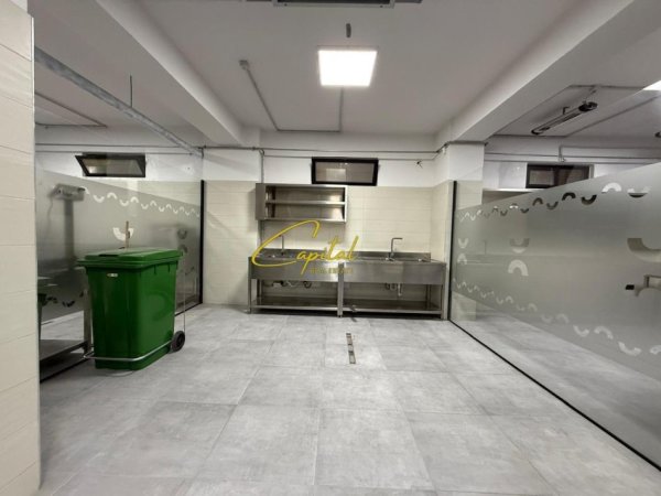 Tirane, jepet me qera magazine Kati 0, 1.200 m² 8.000 € (CASA ITALIA)
