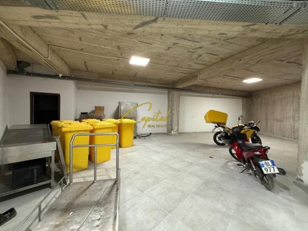 Tirane, jepet me qera magazine Kati 0, 1.200 m² 8.000 € (CASA ITALIA)