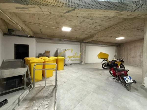 Tirane, jepet me qera magazine Kati 0, 1.200 m² 8.000 € (CASA ITALIA)