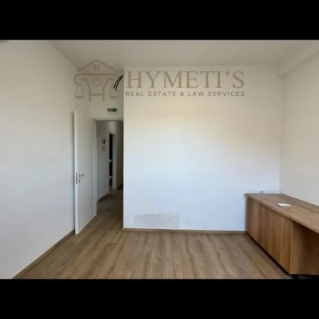 Tirane, jepet me qera ambjent biznesi Kati 7, 160 m² 1.800 € (Rruga e Durrësit)