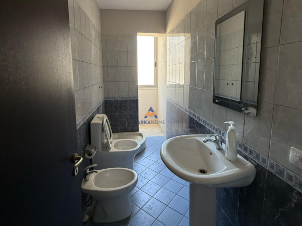 Tirane, shitet apartament 2+1+Ballkon Kati 2, 85 m² 175.000 € (PRANË KRISTAL CENTER,KOMUNA E PARISIT)