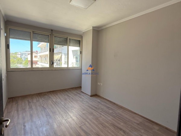 Tirane, shitet apartament 2+1+Ballkon Kati 2, 85 m² 175.000 € (PRANË KRISTAL CENTER,KOMUNA E PARISIT)