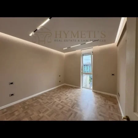 Tirane, jepet me qera ambjent biznesi Kati 5, 120 m² 1.800 € (Ambasador 1)