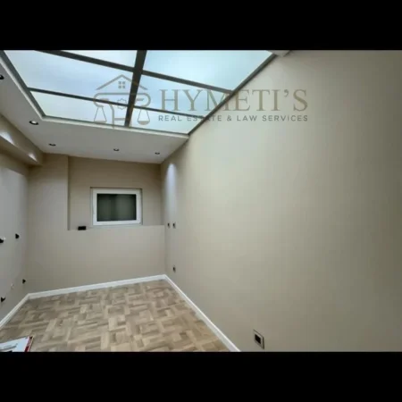 Tirane, jepet me qera ambjent biznesi Kati 5, 120 m² 1.800 € (Ambasador 1)