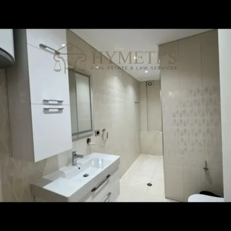 Tirane, jepet me qera ambjent biznesi Kati 5, 120 m² 1.800 € (Ambasador 1)