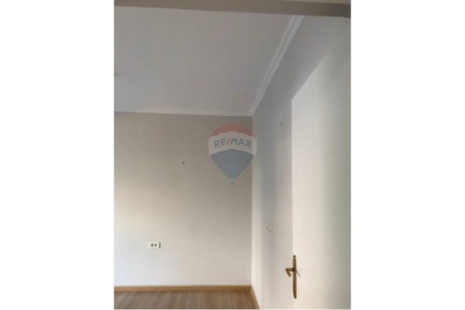 Tirane, jepet me qera dyqan , 60 m² 700 € (Rruga Irfan Tomini)
