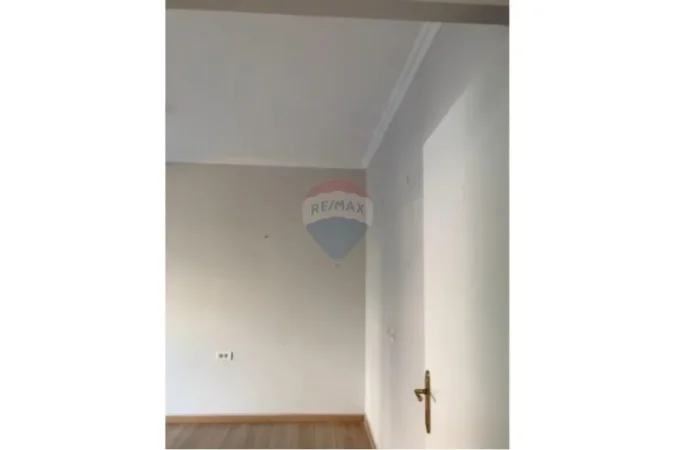 Tirane, jepet me qera dyqan , 60 m² 700 € (Rruga Irfan Tomini)