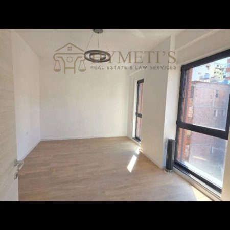 Tirane, jepet me qera ambjent biznesi , 66 m² (Ish Ekspozita)