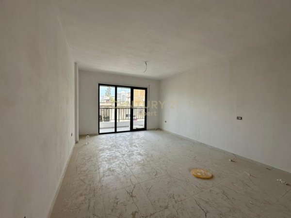 Tirane, jepet me qera ambjent biznesi Kati 3, 145 m² 1.000 € (Rruga e Durresit)