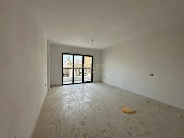 Tirane, jepet me qera ambjent biznesi Kati 3, 145 m² 1.000 € (Rruga e Durresit)