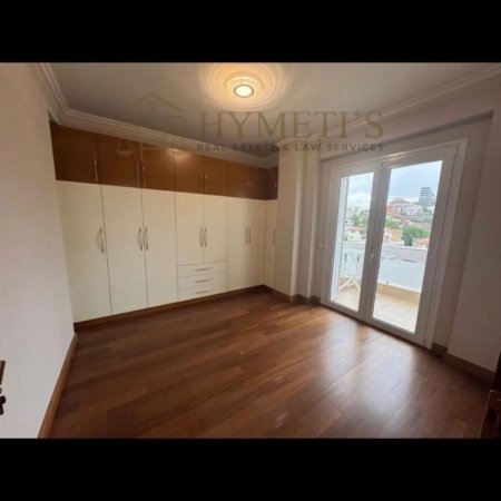 Tirane, jepet me qera apartament+verande | Penthouse 2+1 Kati 5, 200 m² 2.200 € (Vilat Amerikane)
