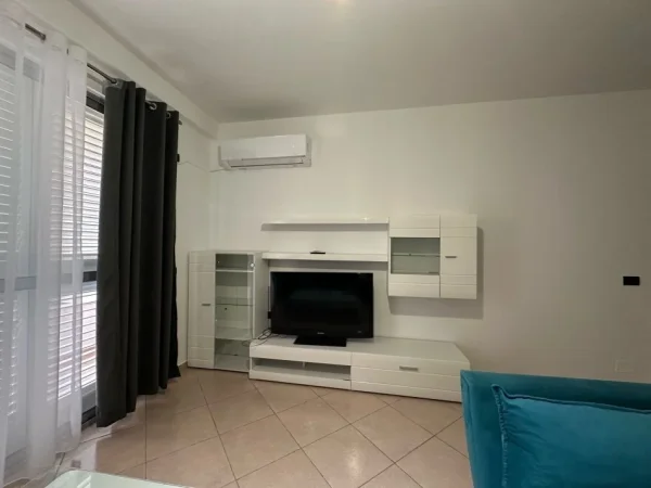 Tirane, jepet me qera apartament 2+1+Ballkon Kati 3, 100 m² 500 € (Eqerem Cabej)