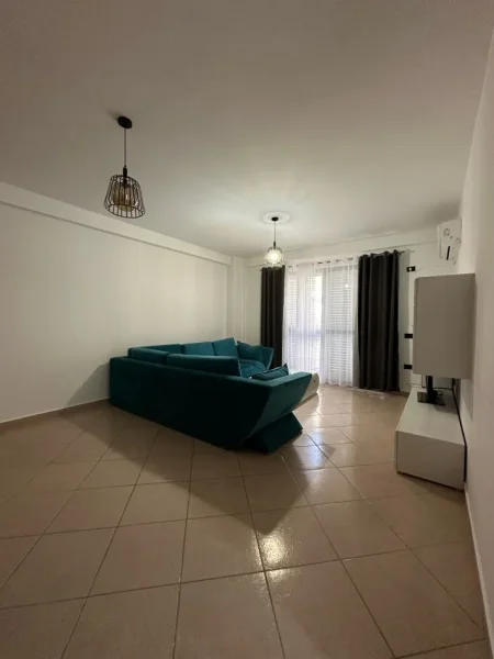 Tirane, jepet me qera apartament 2+1+Ballkon Kati 3, 100 m² 500 € (Eqerem Cabej)