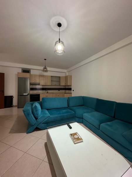 Tirane, jepet me qera apartament 2+1+Ballkon Kati 3, 100 m² 500 € (Eqerem Cabej)