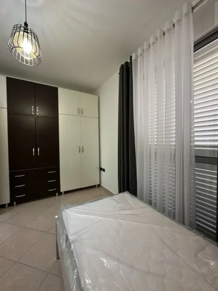 Tirane, jepet me qera apartament 2+1+Ballkon Kati 3, 100 m² 500 € (Eqerem Cabej)