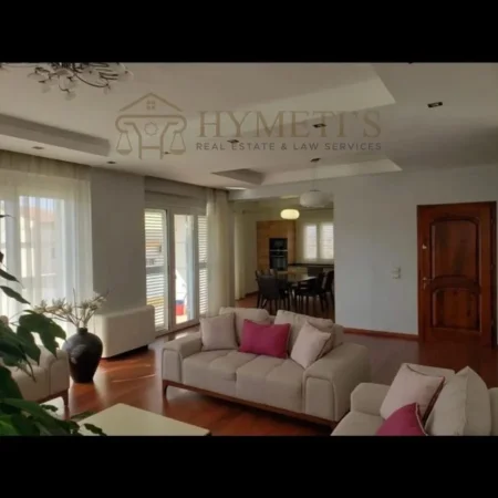 Tirane, jepet me qera apartament 3+1 Kati 2, 200 m² 1.800 € (Vilat Amerikane)