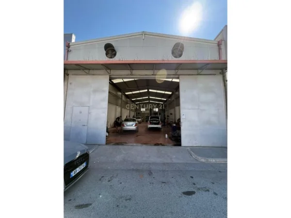 Tirane, jepet me qera ambjent biznesi Kati 0, 311 m² 1.000 € (Shkozet)