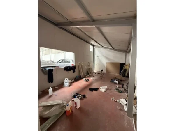 Tirane, jepet me qera ambjent biznesi Kati 0, 311 m² 1.000 € (Shkozet)