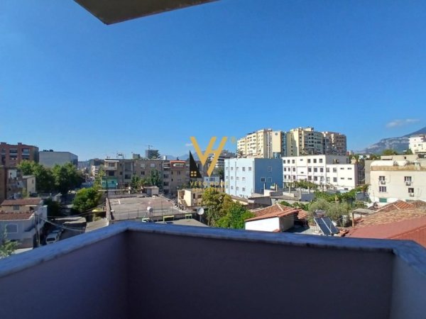 Tirane, jepet me qera apartament 1+1+Aneks+Ballkon Kati 5, 85 m² 450 € (HARRY FULTZ , STACIONI I TRENIT)