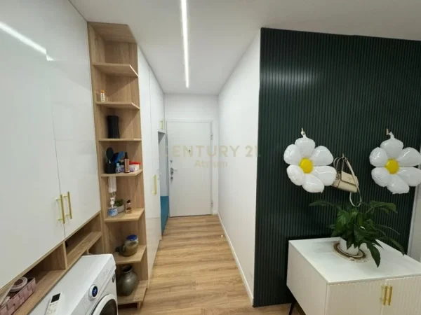 Tirane, shes apartament 2+1 Kati 5, 102 m² 205.000 € (Kinostudio)