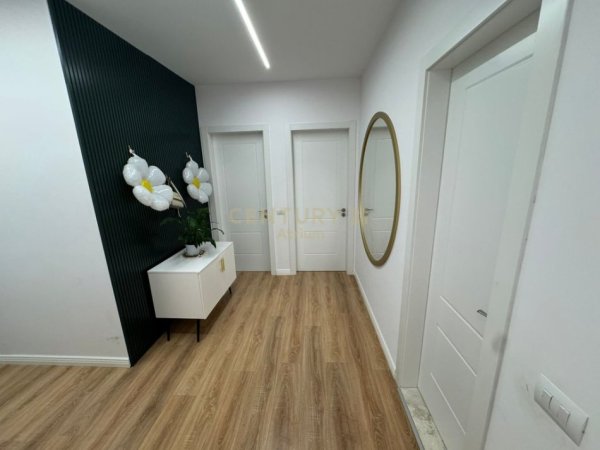 Tirane, shes apartament 2+1 Kati 5, 102 m² 205.000 € (Kinostudio)