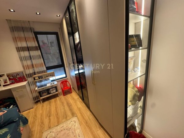 Tirane, shes apartament 2+1 Kati 5, 102 m² 205.000 € (Kinostudio)