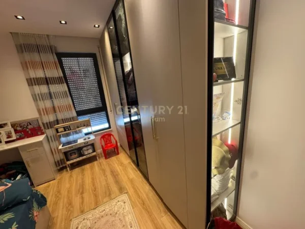 Tirane, shes apartament 2+1 Kati 5, 102 m² 205.000 € (Kinostudio)