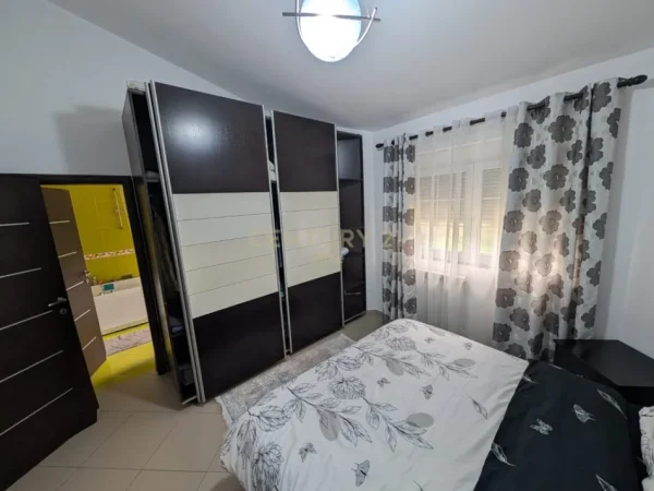 Tirane, shitet Vile 2 Katshe Kati 2, 3.925 m² 1.700.000 € 