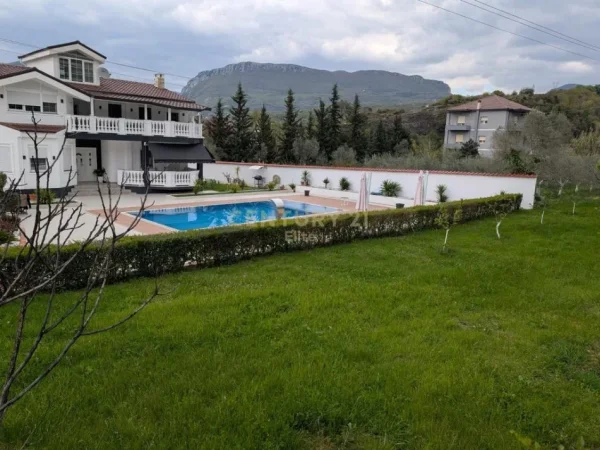 Tirane, shitet Vile 2 Katshe Kati 2, 3.925 m² 1.700.000 € 