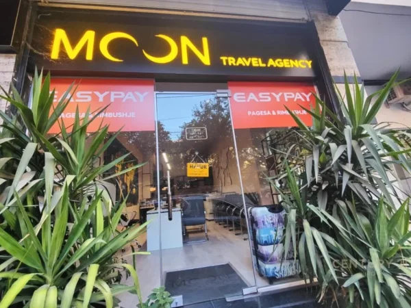 Tirane, jepet me qera ambjent biznesi Kati 0, 35 m² 700 € (Rruga Islam Alla)