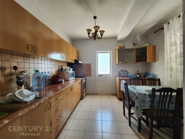 Tirane, shes apartament 2+1 Kati 5, 135 m² 197.000 € (Materniteti Ri)