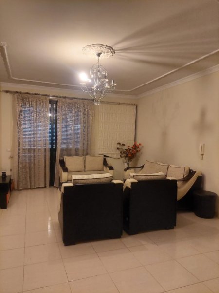 Tirane, jepet me qera apartament 2+1 Kati 5, 130 m² 500 € 