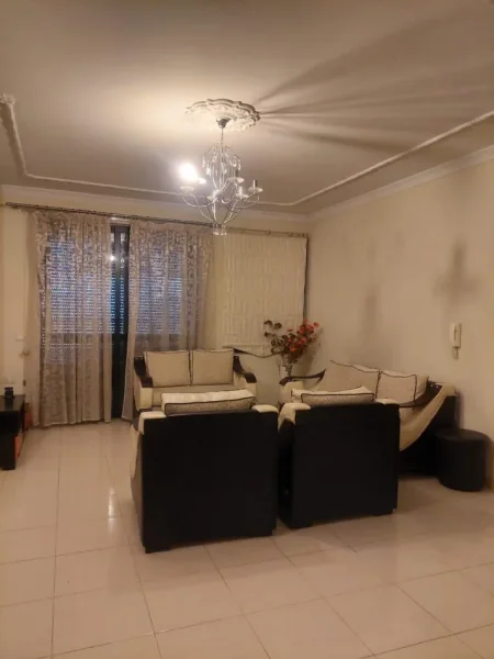 Tirane, jepet me qera apartament 2+1 Kati 5, 130 m² 500 € 