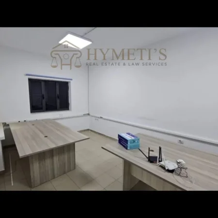 Tirane, jepet me qera ambjent biznesi , 130 m² 900 € (Pazari i Ri)