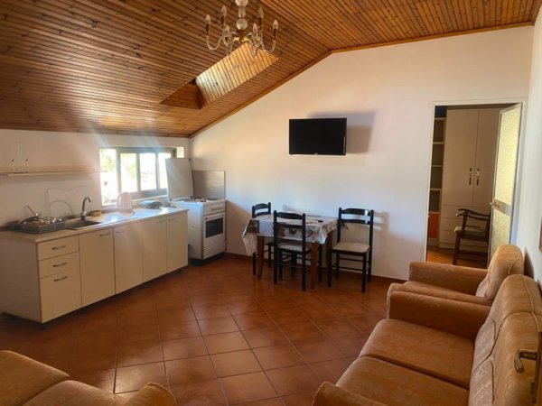 Shqiperi, jepet me qera apartament 2+1 Kati 2, 90 m² 550 € (rruga dibres)