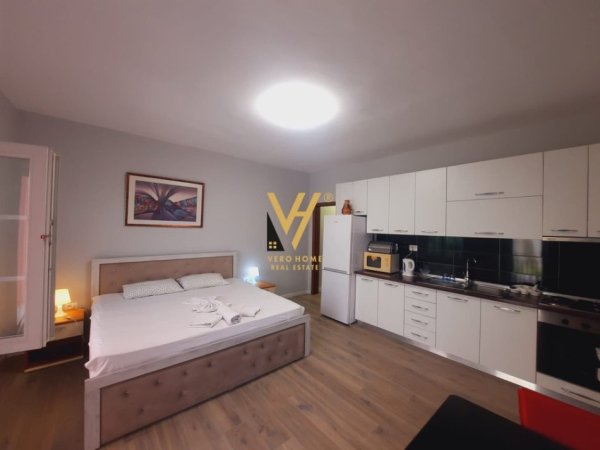 Tirane, jepet me qera garsonier 1+1 Kati 1, 30 m² 500 € (RRUGA E BARRIKADAVE)