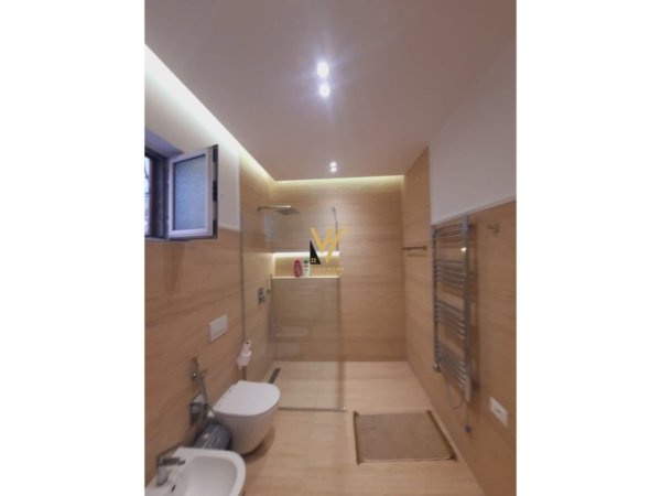 Tirane, jepet me qera garsonier 1+1 Kati 1, 30 m² 500 € (RRUGA E BARRIKADAVE)