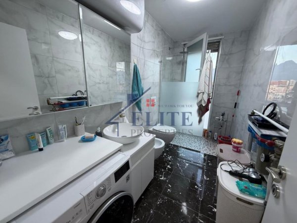 Tirane, jepet me qera apartament 2+1+Ballkon Kati 6, 800 m² 800 € (Don Bosko)