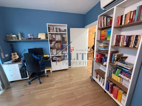 Tirane, jepet me qera apartament 2+1+Ballkon Kati 6, 800 m² 800 € (Don Bosko)