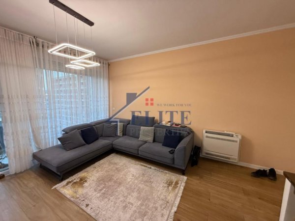 Tirane, jepet me qera apartament 2+1+Ballkon Kati 6, 800 m² 800 € (Don Bosko)