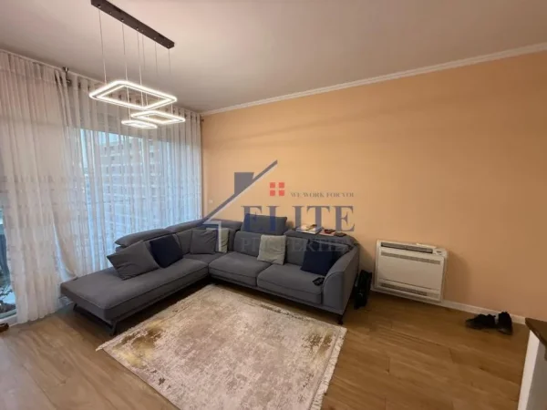 Tirane, jepet me qera apartament 2+1+Ballkon Kati 6, 800 m² 800 € (Don Bosko)